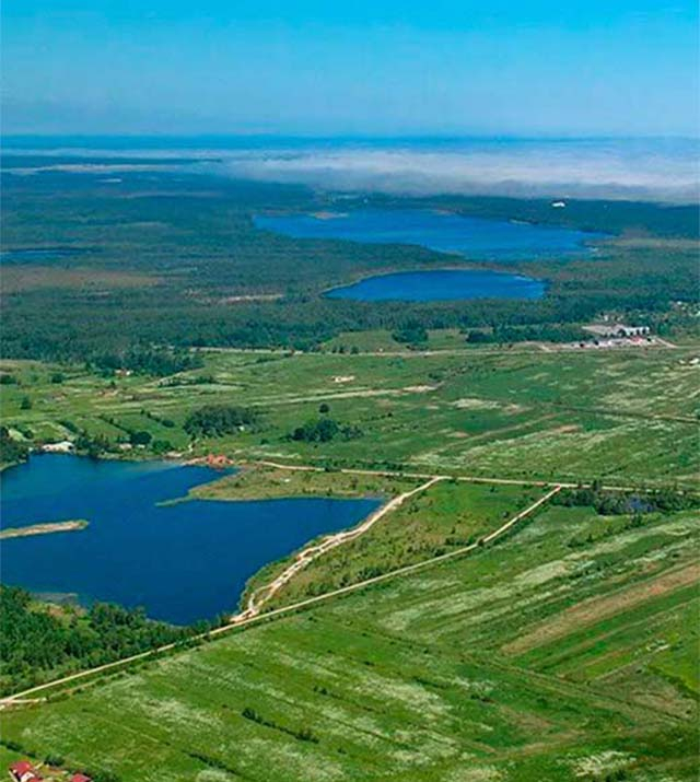 01-crystal-lake-hutor.jpg